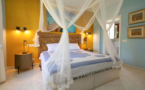 Castillo: Mueble, Diseño De Interiores, Habitación, Cama, Suelo, Techo, Piso, Encendiendo, Textil, Habitación