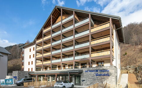 Vaujany 125: Carro Familiar, Departamento, De Vehículos De Lujo, Segmento D, Estacionamiento, Sedán, Auto Compacto, Coche De La Ciudad