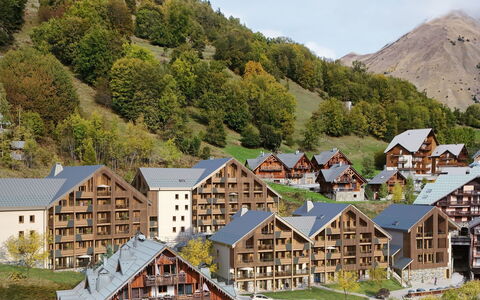 Vaujany 125: Carro Familiar, Departamento, De Vehículos De Lujo, Segmento D, Estacionamiento, Sedán, Auto Compacto, Coche De La Ciudad