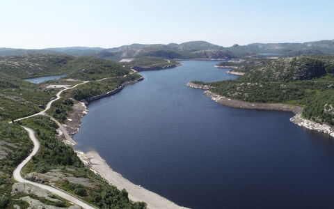 Hellebu: Los Recursos Hídricos, Agua, Cuerpo De Agua, Camino Acuático, Banco, Corriente De Agua, Costa, Costeras Y Los Accidentes Geográficos Oceánico, Canal, Lago