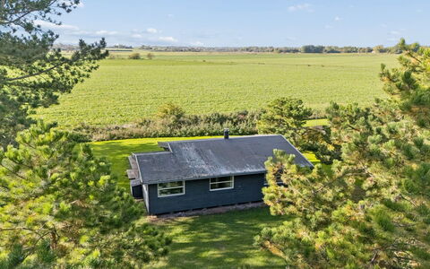 Vilmar - 450M from the Sea: Hierba, Casa, Techo, Pradera, Casa, Cabaña, Llanura, Paisaje, Área Rural, El Terreno Del Lote