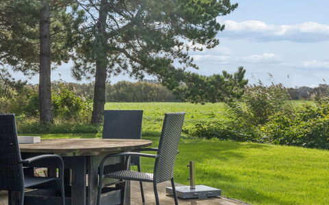 Vilmar - 450M from the Sea: Mueble, Mueble Para Exteriores, Silla, Mesa Al Aire Libre, El Terreno Del Lote, Madera Dura, Jardín, Césped, Sombra, Manchas De Madera