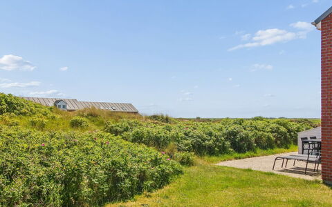 Majvi - 2.3Km from the Sea: Hierba, Verde, Vegetación, Arbusto, Pradera, Paisaje, Área Rural, Planta De La Comunidad, El Terreno Del Lote