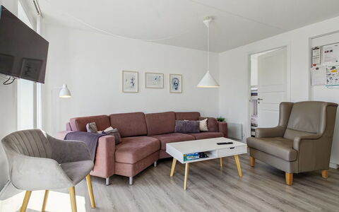 Majvi - 2.3Km from the Sea: Mueble, Diseño De Interiores, Piso, Suelo, Sofá, Pared, Sala, Madera, Habitación, Techo