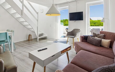 Majvi - 2.3Km from the Sea: Mueble, Diseño De Interiores, Piso, Madera, Suelo, Mesa, Sofá, Casa, Sala, Silla