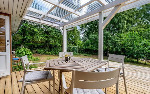Hejne - 600M from the Sea: Mueble, Madera, Mueble Para Exteriores, Silla, Mesa, Mesa Al Aire Libre, Sombra, Porche, Cubierta, Estructura Al Aire Libre