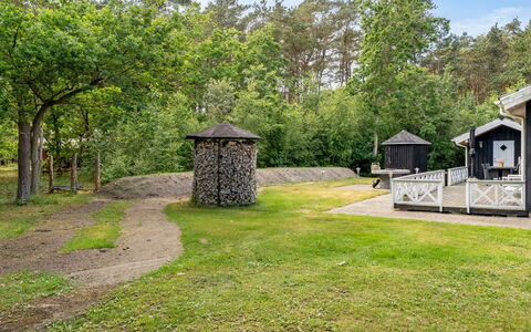 Alivia - 500M from the Sea: Árbol, El Terreno Del Lote, Techo, Área Rural, Cabaña, Jardín, Edificios Del Jardín, Sombra, Paisajismo, Patio Interior