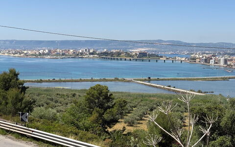 Villa Marzia - Augusta: Agua, Los Recursos Hídricos, Cuerpo De Agua, Puente, Camino Acuático, Costa, Costeras Y Los Accidentes Geográficos Oceánico, Banco, Lago, Canal