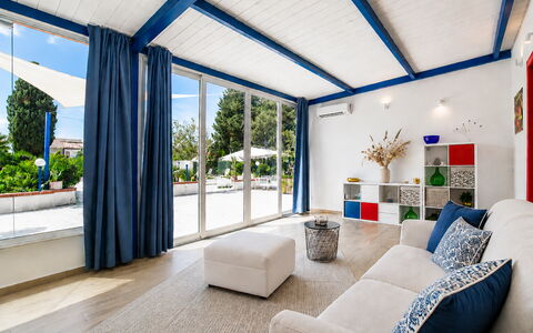 Villa Didymos: Mueble, Diseño De Interiores, Piso, Suelo, Techo, Departamento, Sofá, Casa, Habitación, Sala