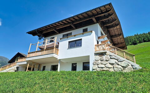 Eben: Casa, Casa, Porche, Cabaña, Paisaje, Área Rural, El Terreno Del Lote, Casa De Campo, Pendiente, Cordillera