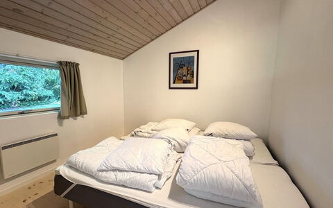 Veljan - 300M from the Sea: Habitación, Cama, Sábana, Lecho, Techo, Casa, Marco De La Cama, Habitación, Linos, Almohada