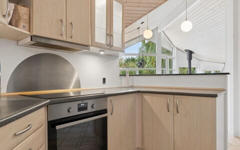 Veljan - 300M from the Sea: Diseño De Interiores, Piso, Madera, Cocina, Techo, Lámpara, Mostrador, Encendiendo, Suelo, Mueble
