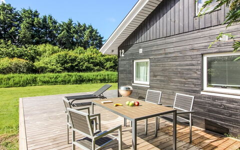 Ruka - 600M from the Sea: Madera, Casa, Mueble, Techo, Cabaña, Sala, Madera Dura, Silla, Suelos De Madera