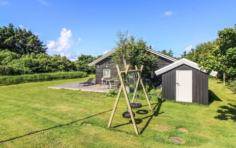 Ruka - 600M from the Sea: Madera, Casa, Mueble, Techo, Cabaña, Sala, Madera Dura, Silla, Suelos De Madera