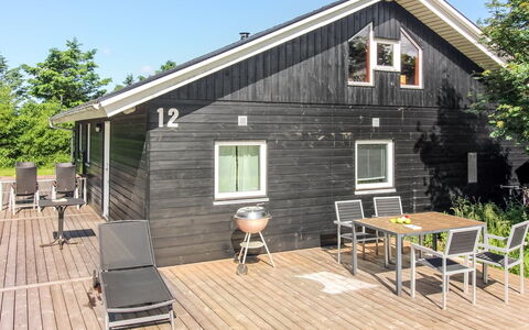 Ruka - 600M from the Sea: Madera, Casa, Mueble, Techo, Cabaña, Sala, Madera Dura, Silla, Suelos De Madera