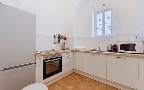 Casa Memmi Mouriès: Electrodoméstico, Aparato De Cocina, Piso, Cocina, Diseño De Interiores, Gabinetes, Suelo, Mostrador, Techo, Electrodoméstico