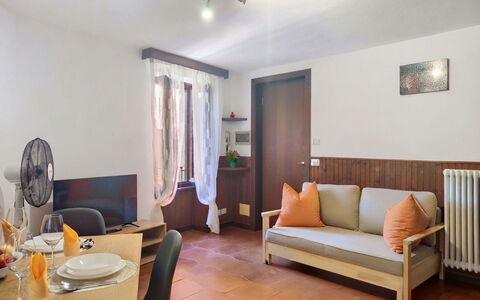 Casa Gloria: Mueble, Piso, Diseño De Interiores, Madera, Suelo, Encendiendo, Habitación, Mesa, Techo, Puerta