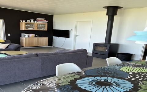 Apsolon - 100M from the Sea: Mueble, Diseño De Interiores, Piso, Suelo, Madera, Sala, Habitación, Encendiendo, Techo, Casa