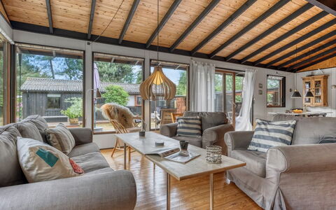Thorunn - 250M from the Sea: Mueble, Madera, Diseño De Interiores, Sofá, Techo, Piso, Suelo, Sala, Casa, Madera Dura