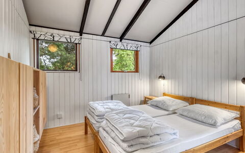 Thorunn - 250M from the Sea: Madera, Techo, Diseño De Interiores, Suelo, Piso, Habitación, Cama, Madera Dura, Habitación, Manchas De Madera