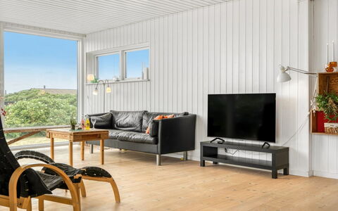 Melita - 300M from the Sea: Piso, Suelos De Madera, Madera, Suelo, Diseño De Interiores, Mueble, Suelo Laminado, Sala, Techo, Casa