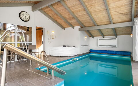 Gertrud - 800M from the Sea: Diseño De Interiores, Techo, Piscina, Mueble, Recurso, Ático, Hotel, Madera Dura, Haz, Centro De Ocio