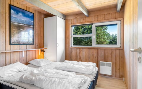Gertrud - 800M from the Sea: Madera, Puerta, Madera Dura, Tablón, Manchas De Madera, Habitación, Cuarto De Troncos, Marco De La Cama, Lecho, Cama
