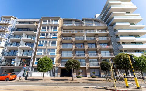 Residentie Casa Nova: Edificio, Tiempo De Día, Departamento, Área Urbana, Ciudad, Área Metropolitana, Barrio Residencial, Fachada, Barrio, Arquitectura