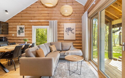 Villa Praava a: Madera, Casa, Piso, Diseño De Interiores, Cabaña, Sala, Techo, Madera Dura, Manchas De Madera, Suelos De Madera