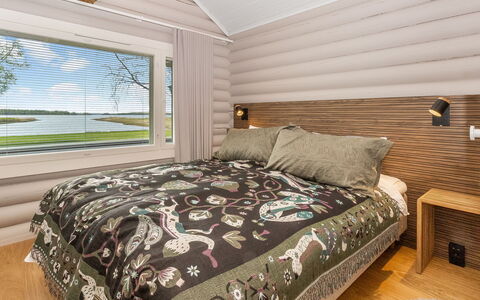 Villa Praava a: Habitación, Cama, Madera, Diseño De Interiores, Techo, Lecho, Linos, Sábana, Casa, Marco De La Cama