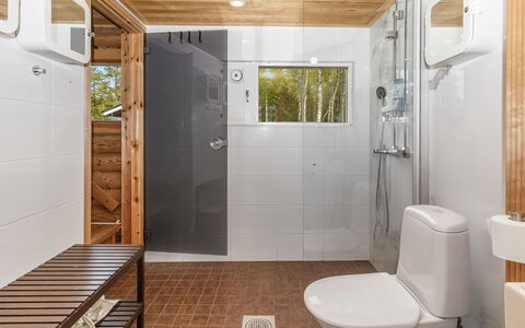 Villa Praava a: Piso, Suelo, Diseño De Interiores, Madera, Arreglo De Tubería, Techo, Baño, Habitación, Plomería, Baño