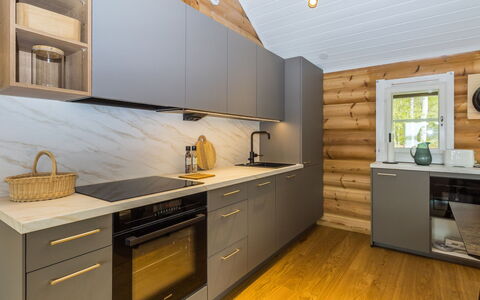 Villa Praava B: Piso, Madera, Mostrador, Diseño De Interiores, Cocina, Gabinetes, Mueble, Aparato De Cocina, Suelo, Suelos De Madera