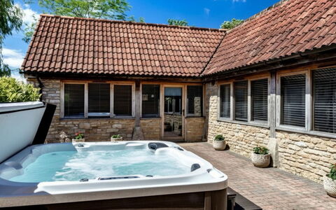 The Old Piggery at Rusty Lane Farm: Piscina, Yarda, Patio Interior, Mueble Para Exteriores, Estructura Al Aire Libre, Planta De Casa, Eco Hotel, Recurso, Patio