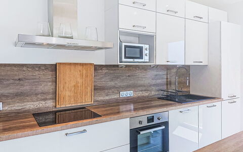 E Follicie: Mostrador, Cocina, Gabinetes, Piso, Aparato De Cocina, Madera, Diseño De Interiores, Electrodoméstico, Suelo, Casa