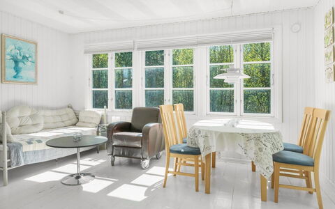 Inan - 800M from the Sea: Mueble, Diseño De Interiores, Piso, Suelo, Madera, Techo, Sofá, Mesa, Habitación, Sala