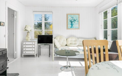 Inan - 800M from the Sea: Mueble, Diseño De Interiores, Piso, Madera, Suelo, Techo, Casa, Sala, Mesa, Habitación