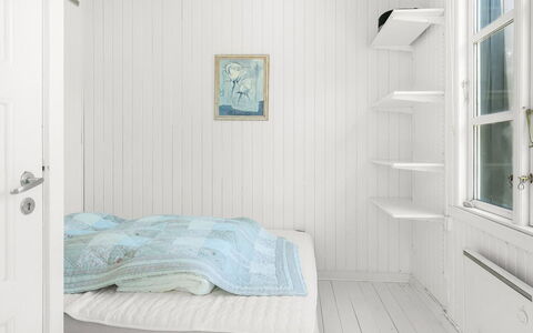 Inan - 800M from the Sea: Madera, Piso, Suelo, Diseño De Interiores, Techo, Habitación, Habitación, Casa, Cama, Lecho