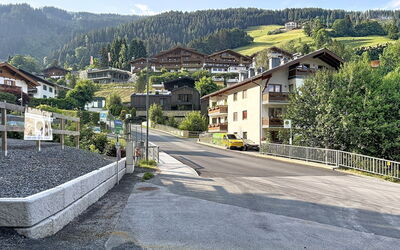 Zell am See 79: Edificio, Casa, Barrio Residencial, Barrio, Casa, Asentamientos Humanos, Diseño Urbano, Vía Pública, Suburbio, Pueblo