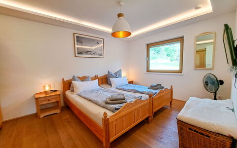 Achenkirch 622: Madera, Diseño De Interiores, Mueble, Cama, Suelo, Habitación, Piso, Casa, Habitación, Techo