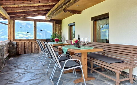 Ferienhaus Dinkl: Mueble, Madera, Mesa, Porche, Silla, Madera Dura, Manchas De Madera, Mueble Para Exteriores, Cordillera, Tablón
