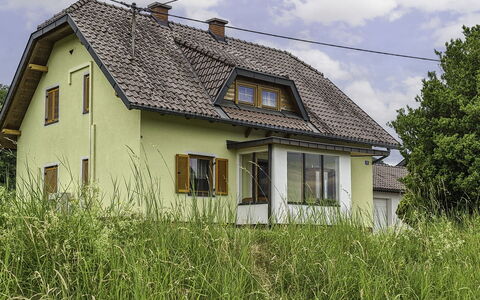Haus Valentin: Edificio, Casa, Techo, Ventana, Hierba, Casa, Cabaña, Arquitectura, Área Rural