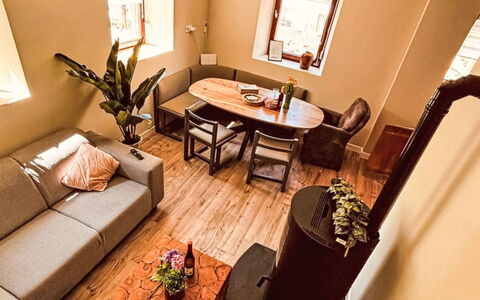 Eifelhuis im Salmtal: Mueble, Piso, Diseño De Interiores, Suelo, Madera, Sofá, Sala, Mesa, Habitación, Casa