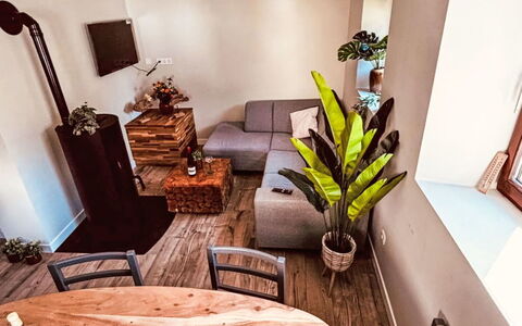 Eifelhuis im Salmtal: Mueble, Diseño De Interiores, Piso, Madera, Sofá, Suelo, Sala, Habitación, Mesa, Casa