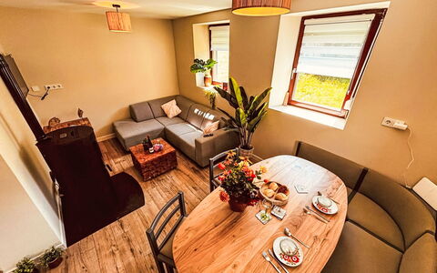 Eifelhuis im Salmtal: Mueble, Diseño De Interiores, Piso, Madera, Suelo, Sofá, Sala, Casa, Habitación, Suelos De Madera
