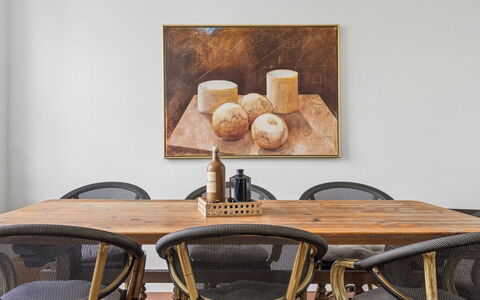 Görel - 250M from the Sea: Mueble, Madera, Mesa, Diseño De Interiores, Comedor, Cocina Y Comedor Mesa, Silla, Marco, Habitación, Material Natural