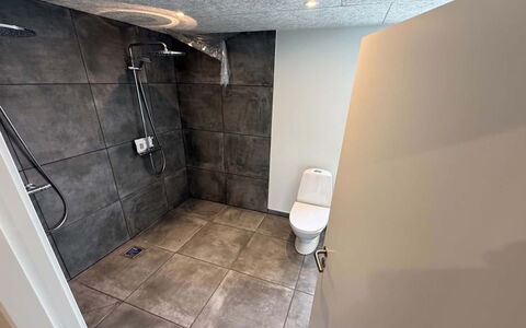 Alette - 400M from the Sea: Piso, Suelo, Arreglo De Tubería, Loseta, Habitación, Baño, Baño, Plomería