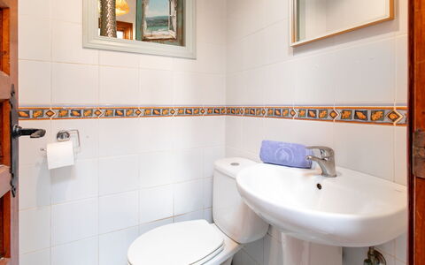 Carmen: Arreglo De Tubería, Baño, Piso, Asiento Del Baño, Suelo, Diseño De Interiores, Baño, Plomería, Lavabo, Loseta