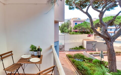 Cannes: Departamento, Barrio Residencial, Diseño Urbano, Balcón, Condominio, Sombra, Patio