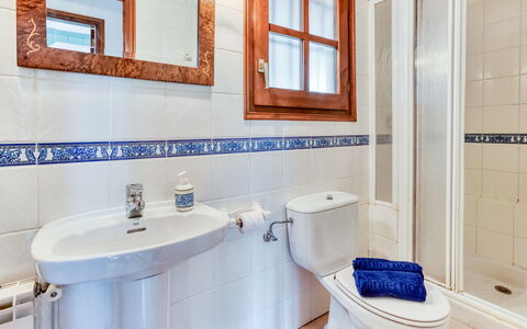 Quietud: Arreglo De Tubería, Piso, Baño, Suelo, Lavabo, Plomería, Grifo, Loseta, Baño, Asiento Del Baño