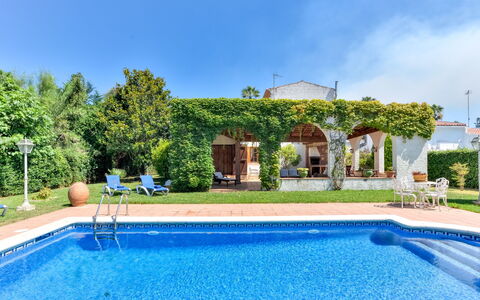 Quietud: Piscina, Inmuebles, Recurso, Jardín, Hacienda, Villa, Sombra, Paisajismo, Patio, Eco Hotel